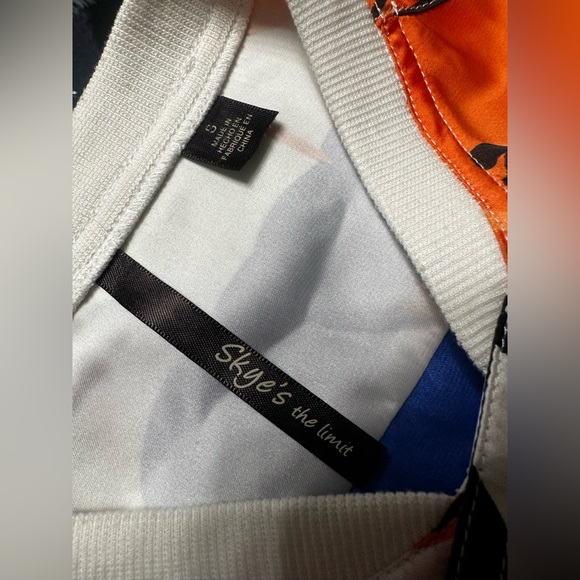 🎀 SKYE’S THE LIMIT 🎀 FLORAL ZIP UP JACKET - Picture 4 of 5